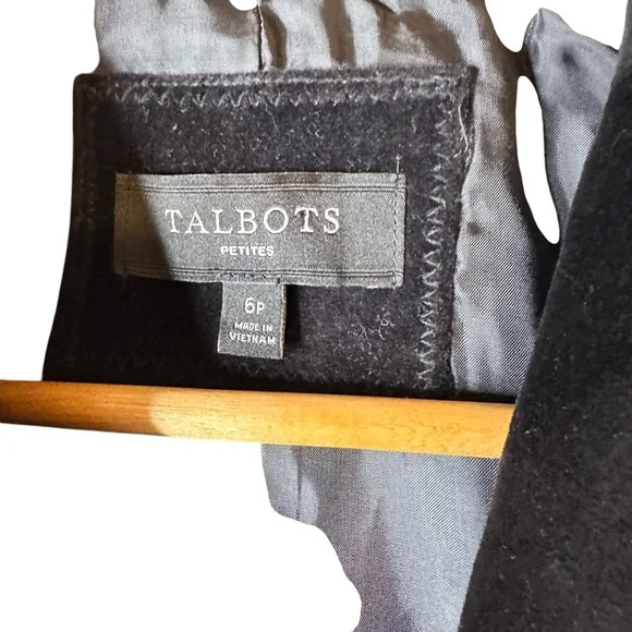 🔴5 for $40 SALE!
Talbots Petites Black Velvet 1 Button Split Back Blazer size 6p - Picture 12 of 15